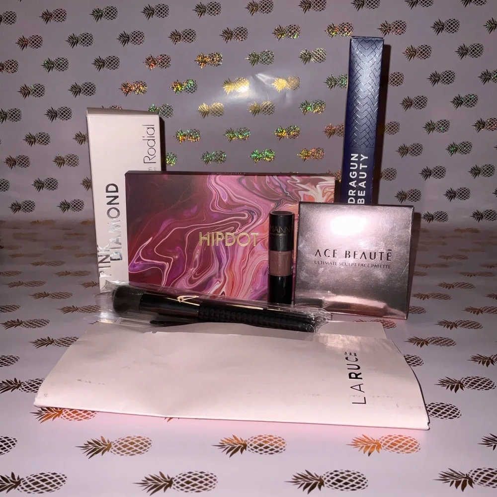Makeup Bundle A - Picture 1 of 12